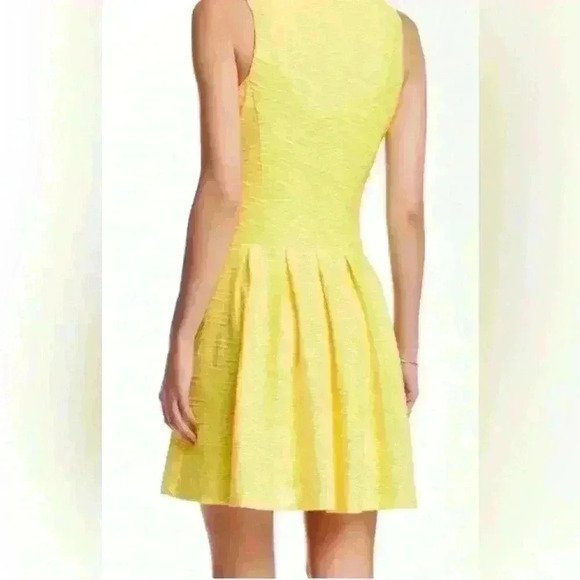 GUESS Women’s size 6 Sunny Yellow V-Neck Pleated A-Line Dress, gold zip front - Picture 3 of 13